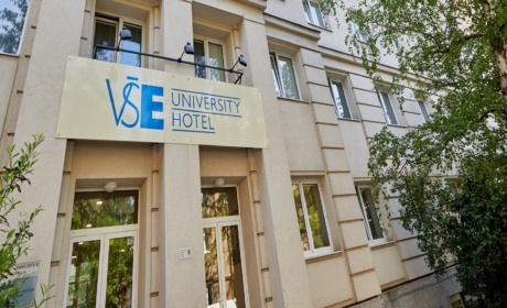 Zázemí pro hosty, řečníky i týmové výjezdy? University Hotel VŠE je vám k dispozici